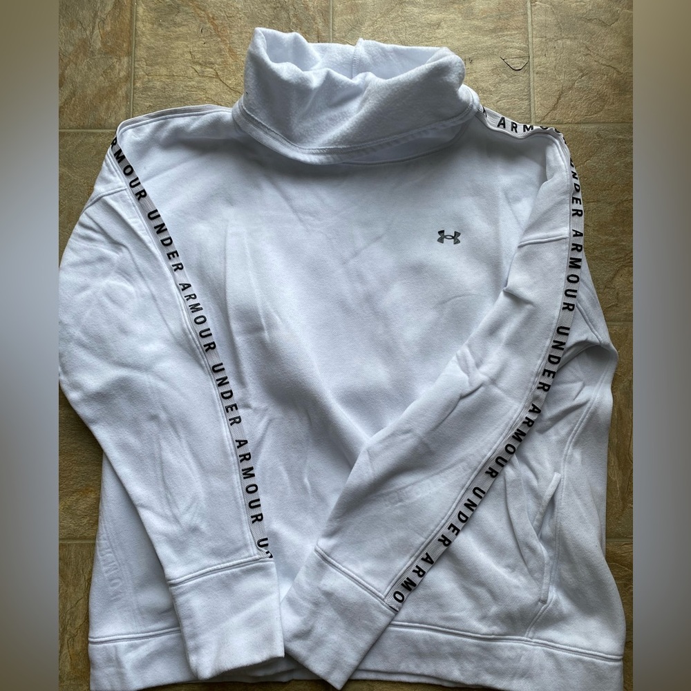Under Armour Cowl Neck Swearshirt. Size XL. Like new.